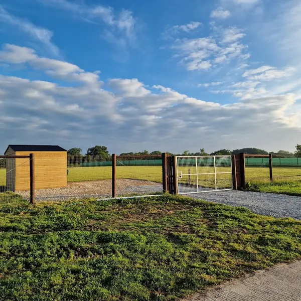 Wendlebury Walkies secure private dog field in Bicester, OX25 2QA