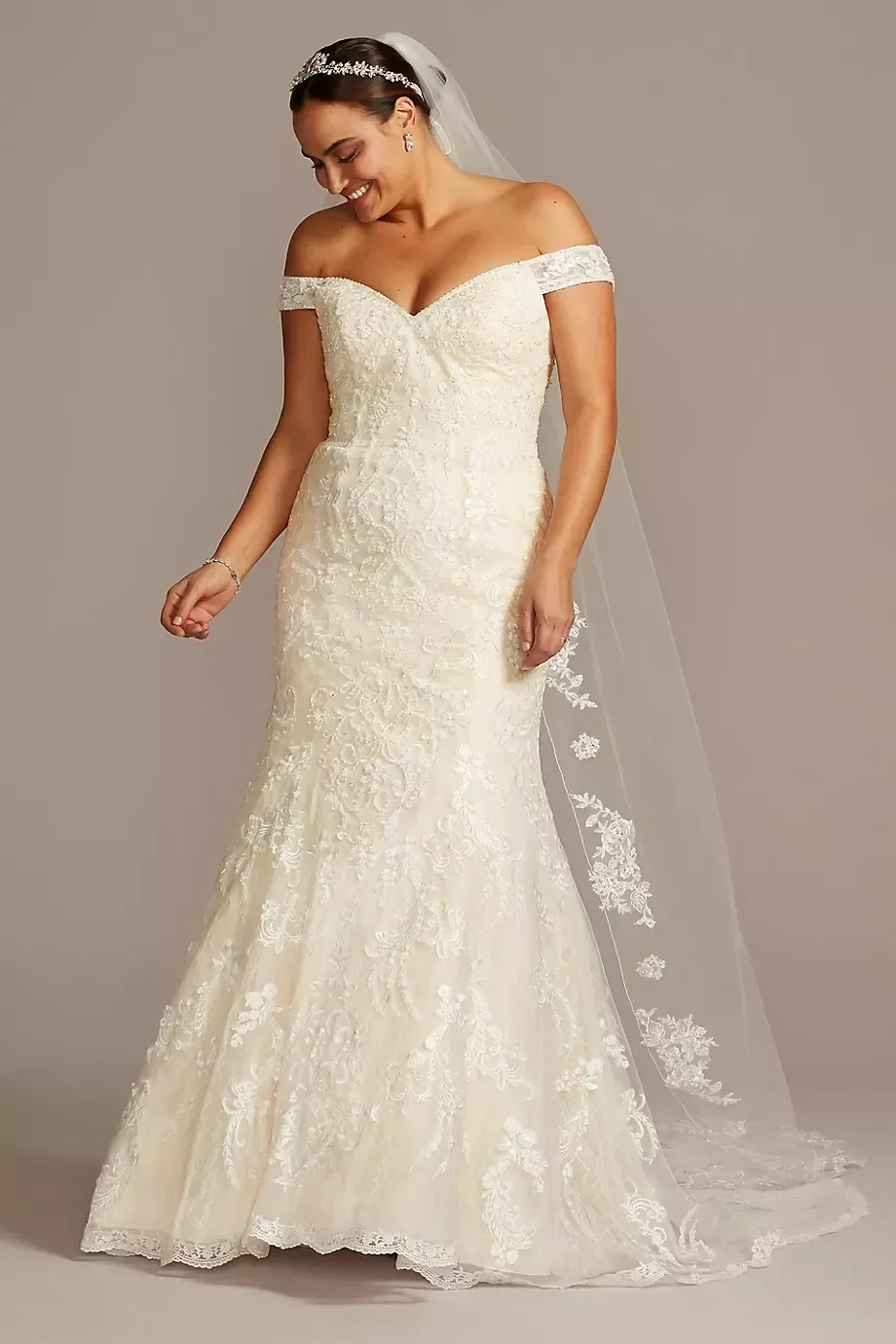 As Is Beaded Lace Long Sleeve Wedding Dress in Ivory/Stone Size: 16W David's Bridal