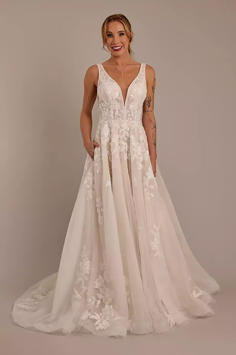 As Is Plunging Tank Tulle Ball Gown Wedding Dress in Ivory/Stone Size: 6 David's Bridal