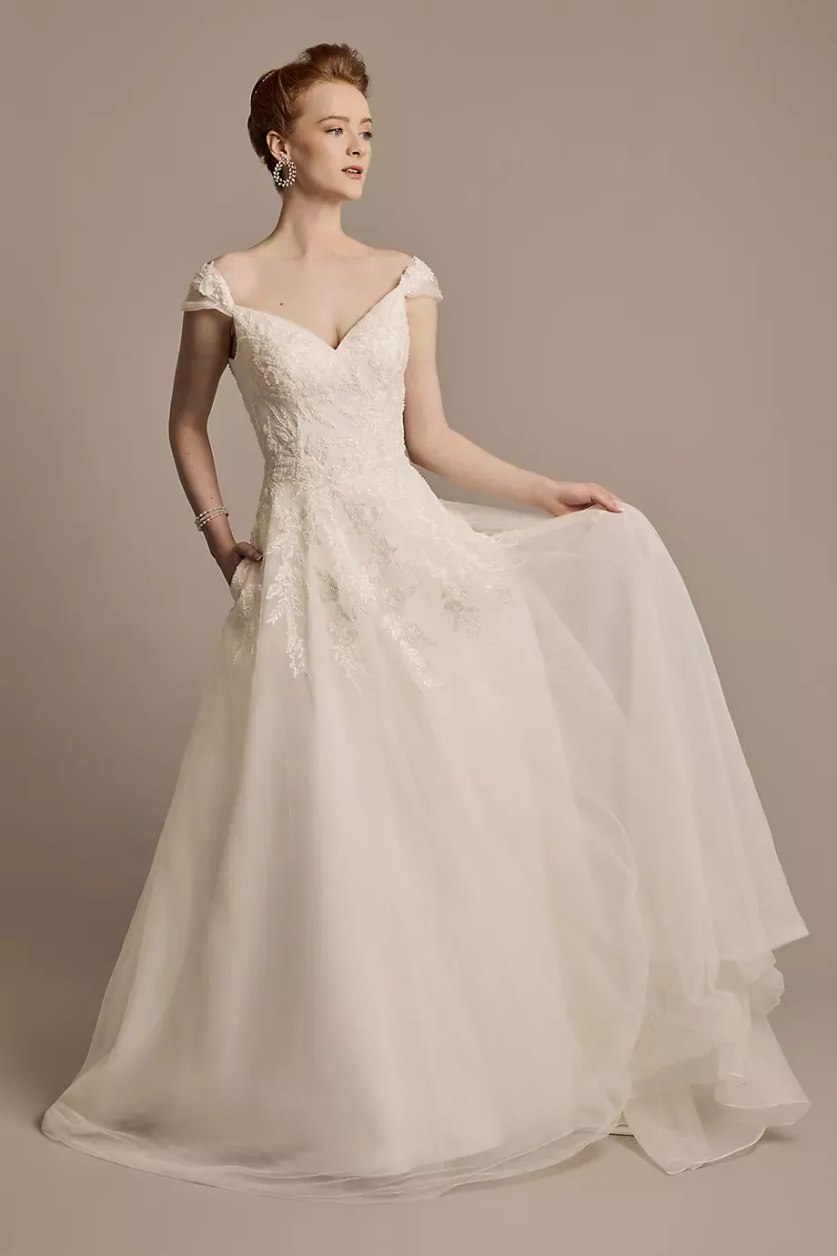 As Is Tulle Wedding Dress With Floral Appliques in Soft White Size: 8 David's Bridal
