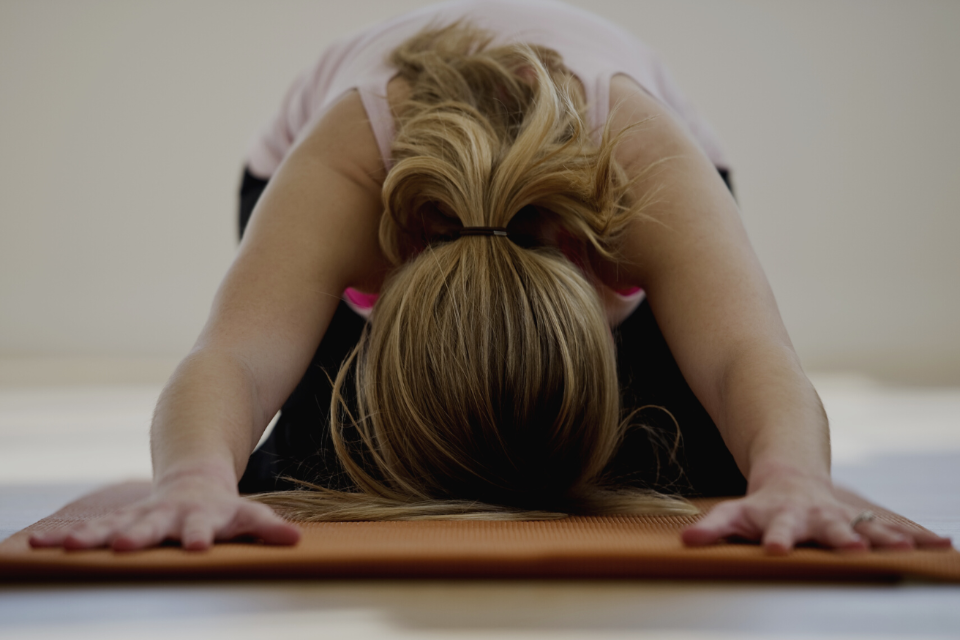 Yoga course. Yoga for resilience. Anxiety yoga. Nervous tension. Nervous system regulation. Yoga for stress. Clear mind.  