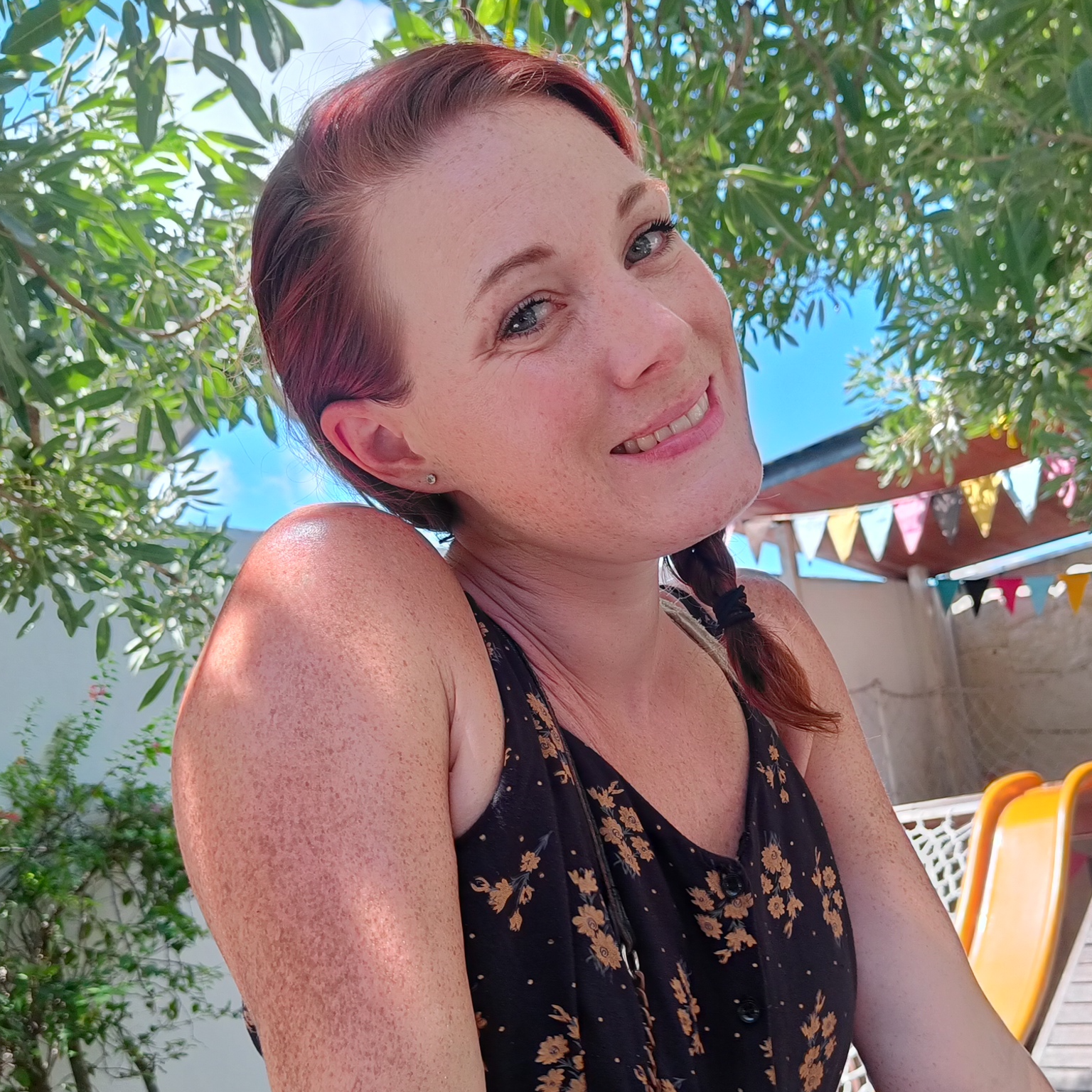 Libby, creator and founder of LankaLiving and Yoga