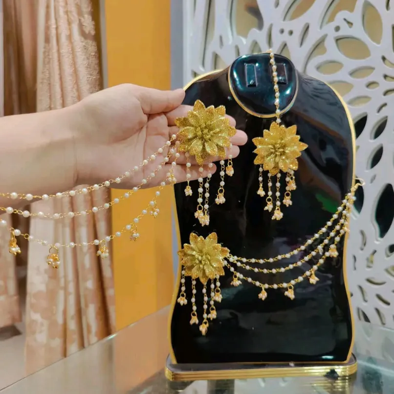 Artificial Flower Bridal / Non-Bridal Jewellery Set for Women 1