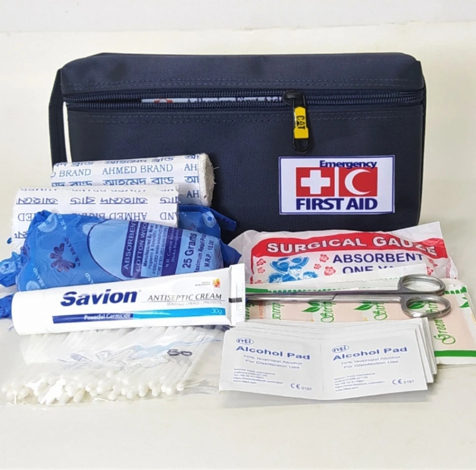 Emergency First Aid Bag with 140+ Medical kits for home, office &amp; Car. 3