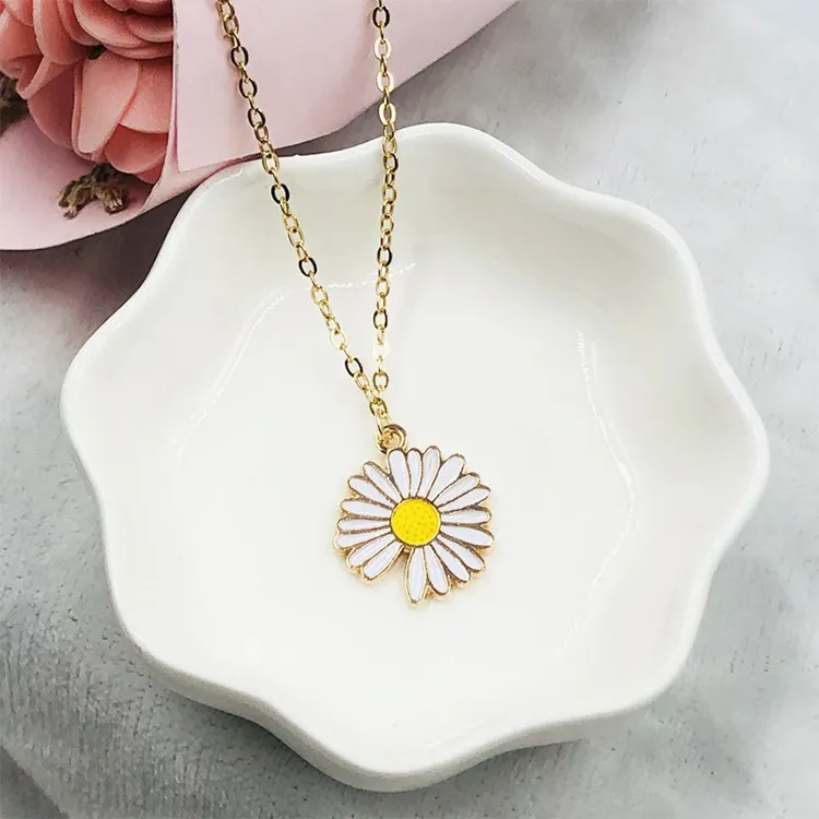Cute Trendy Daisy Necklace Sun Flower Necklaces for Girls Simple Stylish - Flower Jewelry Dainty Chain Necklace for Women New Collection - Pendant Necklace for Girls Stylish 4