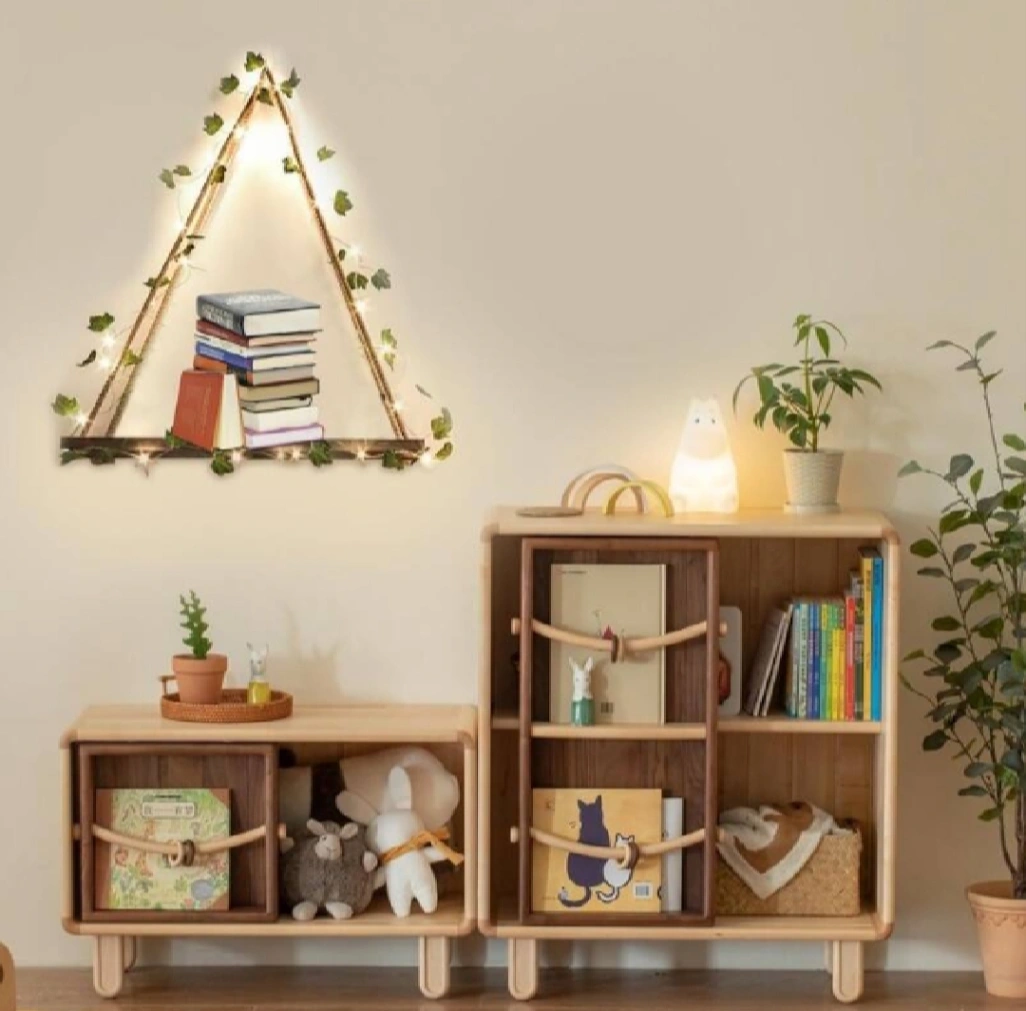 wall hanging shelve with artificial creeper and 2 m fairy light. 4