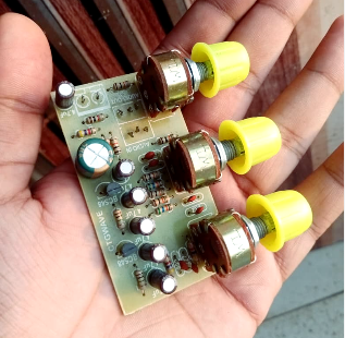 High quality stereo bass tone controller circuit. 3 volume stereo bass tone controller. Super compact stereo tone controller for Amplifier. 4