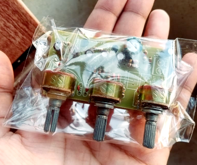 High quality stereo bass tone controller circuit. 3 volume stereo bass tone controller. Super compact stereo tone controller for Amplifier. 2