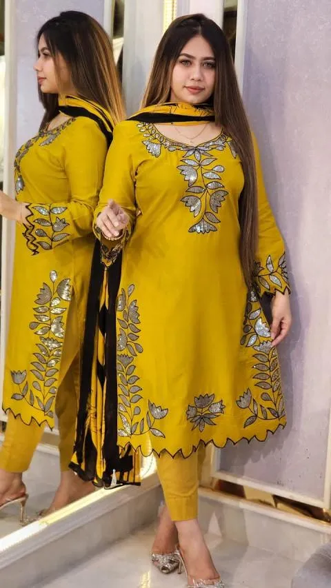 এক্সক্লুসিভ এমব্রয়ডারি সিকোয়েন্স থ্রি-পিস কালেকশন 4
