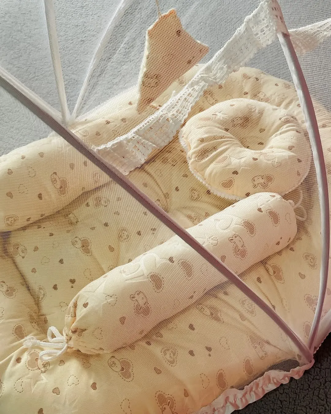 King size baby bedding set velvet clothes with three pillow and an adjust mosquito net 6