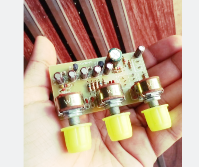 High quality stereo bass tone controller circuit. 3 volume stereo bass tone controller. Super compact stereo tone controller for Amplifier. 3