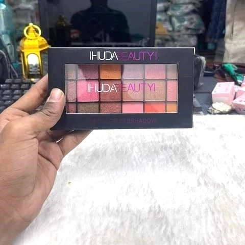 Huda beauty 18-color eyeshadow palette 6