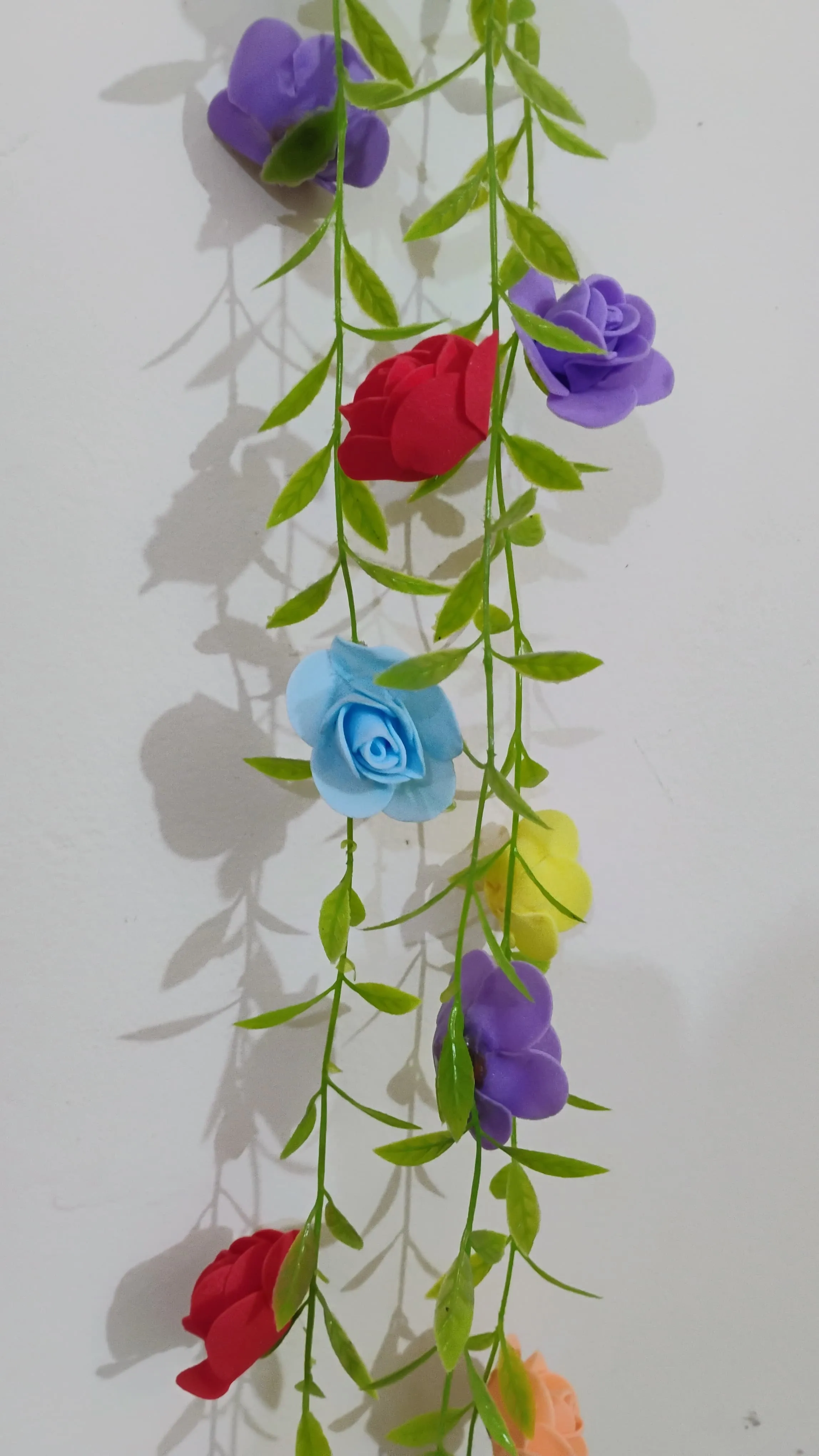 4 leaf vine set decorated with artificial roses 3