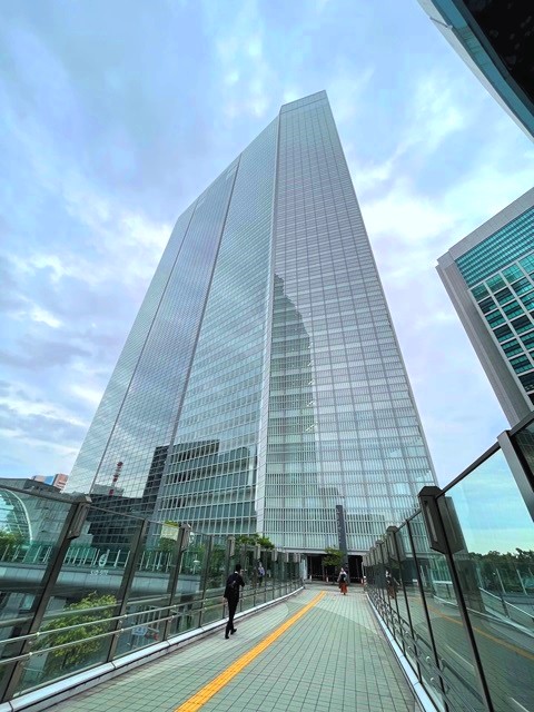 電通本社ビルの外観