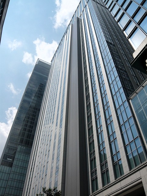 丸の内トラストタワー本館の外観