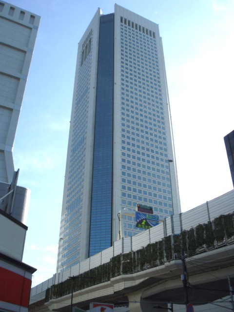 東京オペラシティの外観