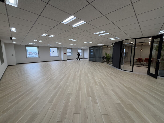 五反田フラットアイアンビルのハーフセットアップオフィス（執務室）