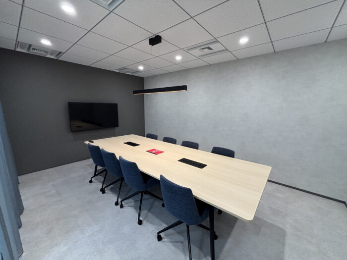 五反田フラットアイアンビルのハーフセットアップオフィス（会議室）