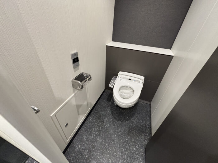 五反田フラットアイアンビルのハーフセットアップオフィス（トイレ）