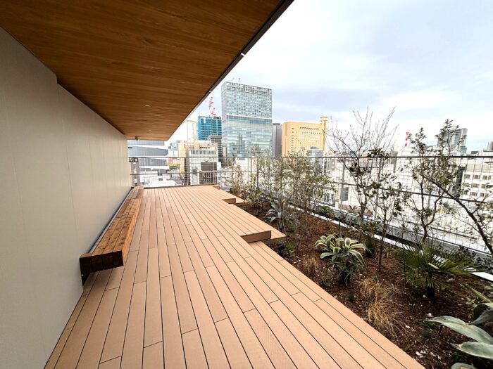 REVZO新橋の屋上テラス