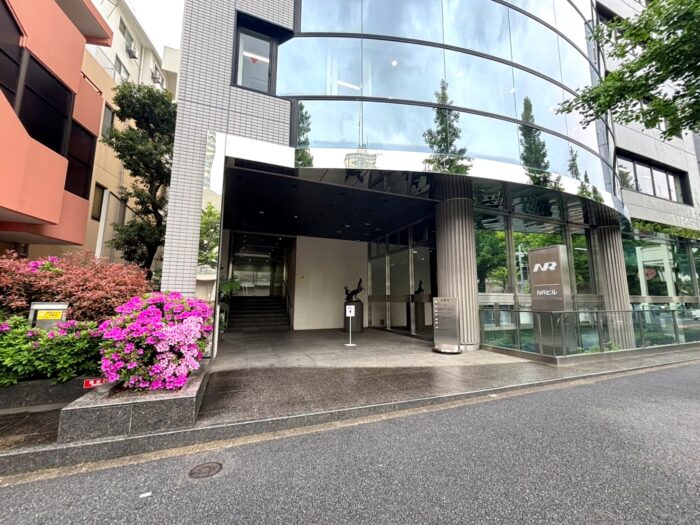 NRビル　エントランス