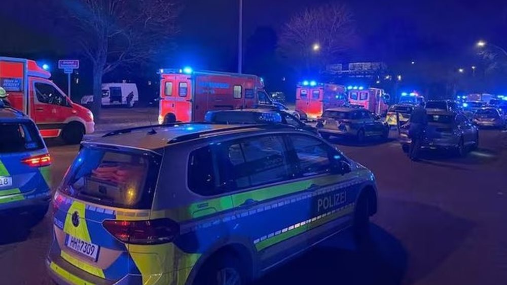 "Τουλάχιστον 6 νεκροί" από πυροβολισμούς στο Αμβούργο της Γερμανίας - Υπάρχουν και τραυματίες 1 amp 8220 toylachiston 6 nekroi amp 8221 apo pyrovolismoys sto amvoyrgo tis germanias amp 8211 yparchoyn kai traymaties 640ac916298a3