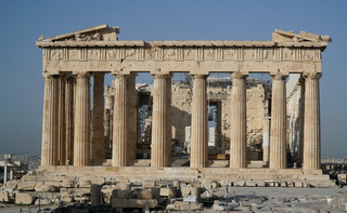 Νεαρός προσπάθησε να κλέψει 33 πέτρες και τρία κομμάτια μαρμάρου από την ακρόπολη – Τον έπιασε ο φύλακας 1 nearos prospathise na klepsei 33 petres kai tria kommatia marmaroy apo tin akropoli ton epiase o fylakas 6405e6fd80752