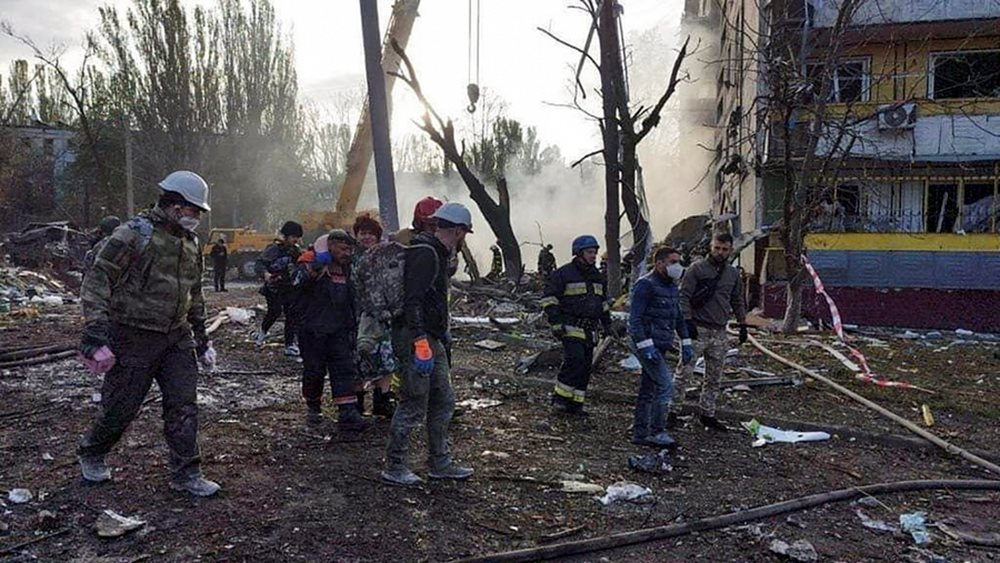 Ουκρανία: Έντεκα οι νεκροί από τη ρωσική πυραυλική επίθεση σε πολυκατοικία της Ζαπορίζια 1 oykrania enteka oi nekroi apo ti rosiki pyrayliki epithesi se polykatoikia tis zaporizia 6404458e7683a