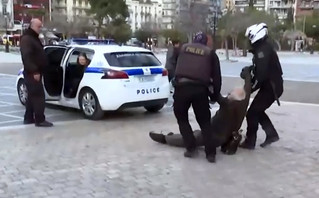 Προσαγωγή του Μιχάλη Τρεμόπουλου σε ζωντανή σύνδεση στη διαμαρτυρία για κοπή δέντρων στη Θεσσαλονίκη – Δείτε βίντεο 1 prosagogi toy michali tremopoyloy se zontani syndesi sti diamartyria gia kopi dentron sti thessaloniki deite vinteo 640ef741afe30