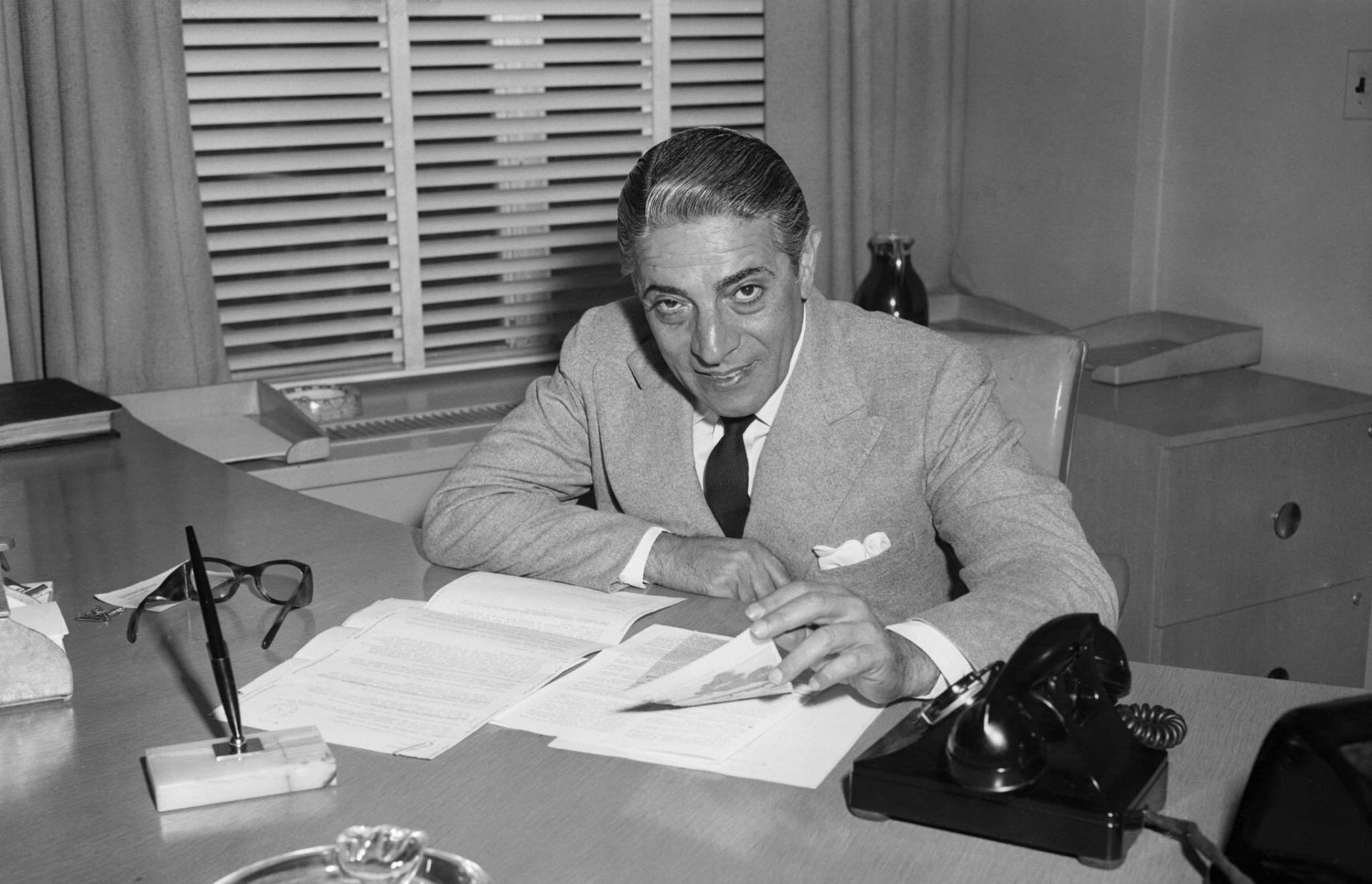 Σαν σήμερα το 1975 «έφυγε» από τη ζωή ο Αριστοτέλης Ωνάσης – Η άνοδος και η πτώση (φώτο) 1 san simera to 1975 efyge apo ti zoi o aristotelis onasis i anodos kai i ptosi foto 6411e882b557d