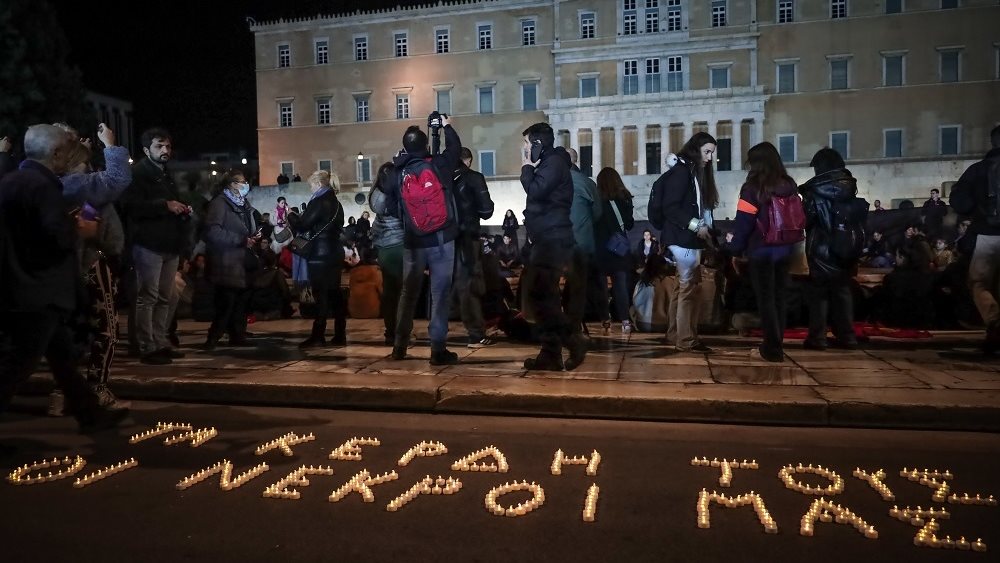 Συγκέντρωση ΚΝΕ στο Σύνταγμα: "Το έγκλημα αυτό να μη συγκαλυφθεί, όλων των νεκρών να γίνουμε η φωνή" 1 sygkentrosi kne sto syntagma amp 8220 to egklima ayto na mi sygkalyfthei olon ton nekron na ginoyme i foni amp 8221 6403916e5e85e