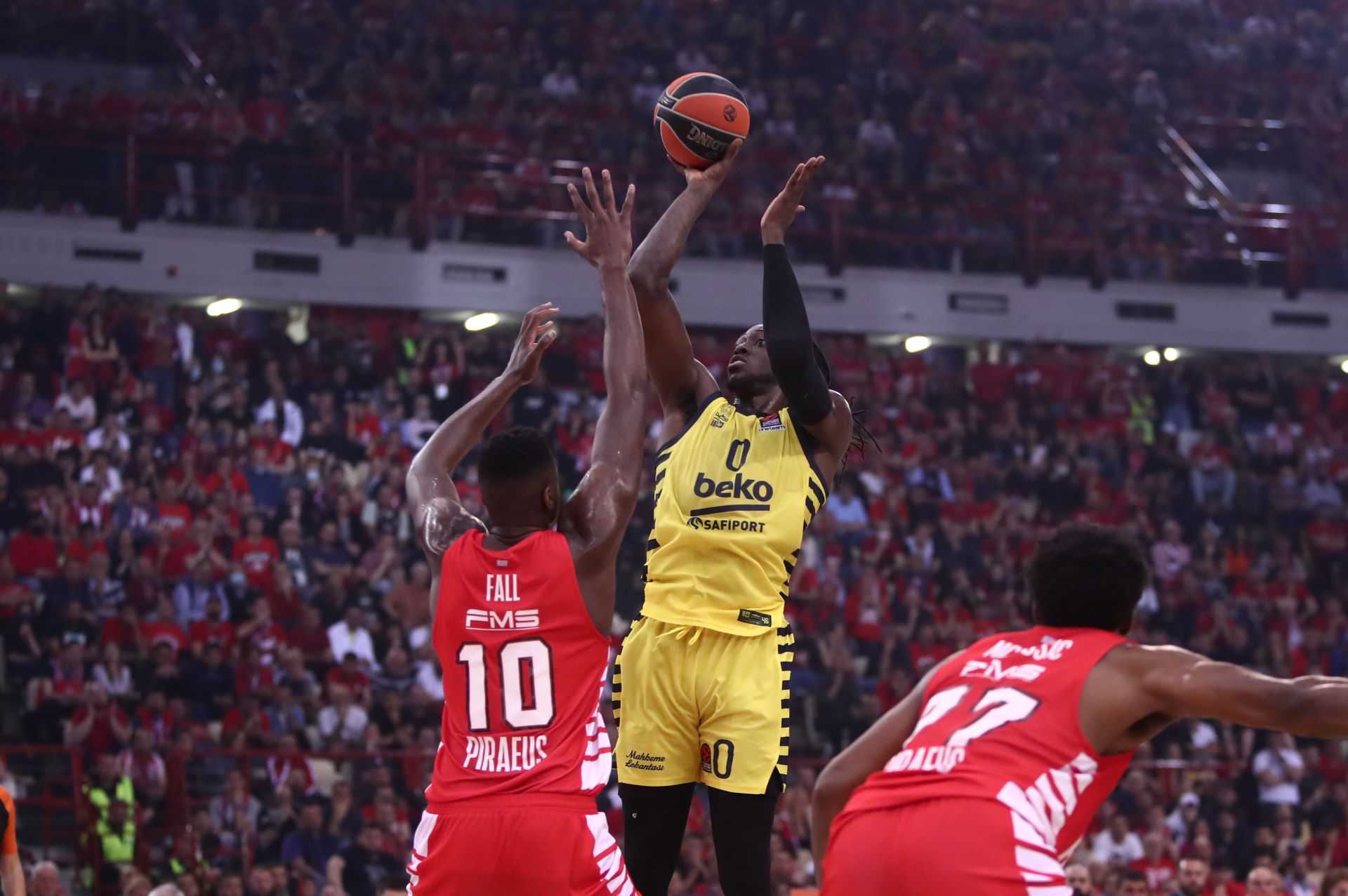 Η Φενέρμπαχτσε έκανε το break μέσα στο ΣΕΦ 1 i fenermpachtse ekane to break mesa sto sef 644c3da19463e