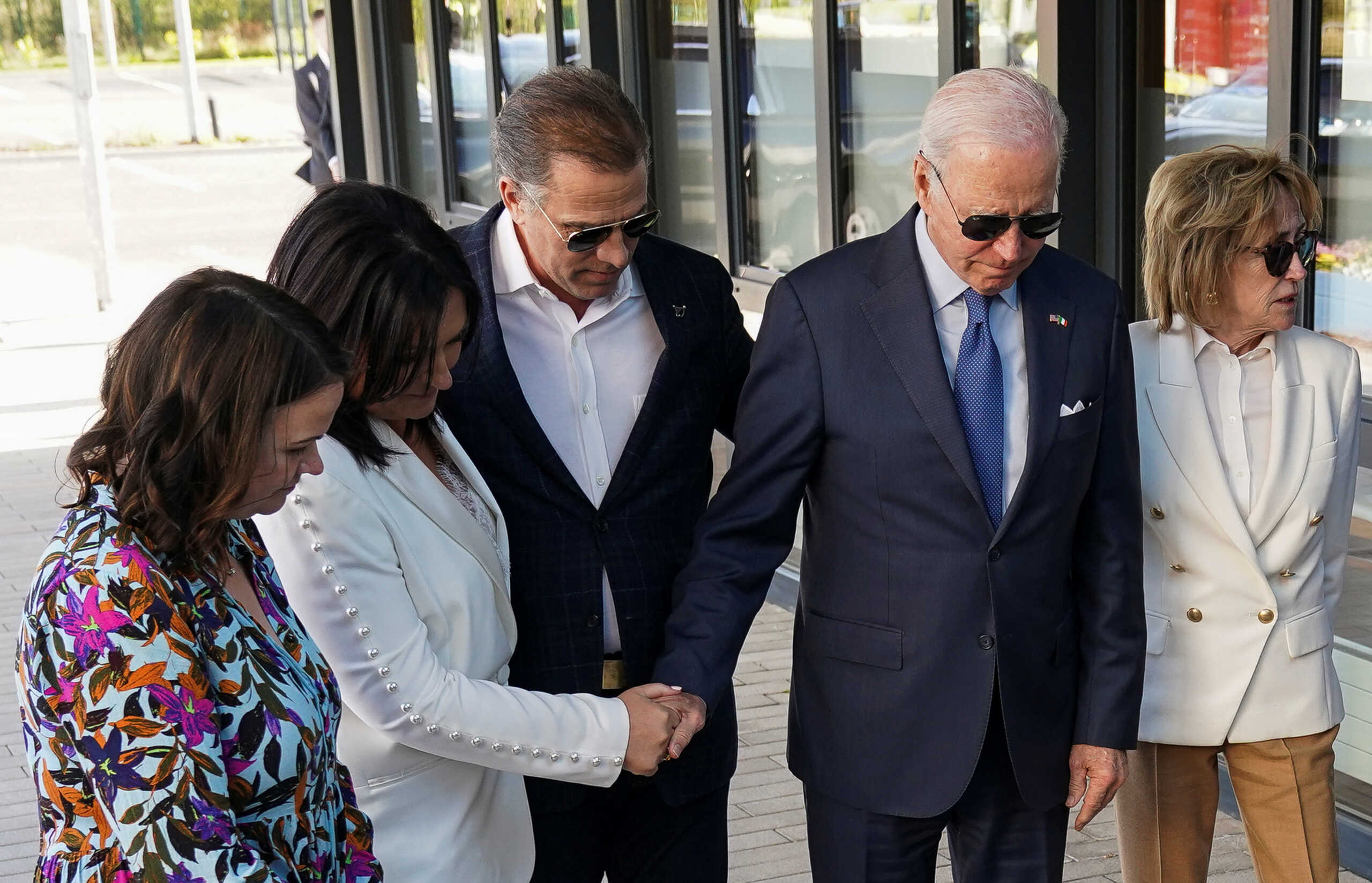 Τζο Μπάιντεν: «Λύγισε» ο πρόεδρος των ΗΠΑ όταν συνάντησε τον ιερέα που μετέλαβε τον γιο του πριν πεθάνει 1 tzo mpainten lygise o proedros ton ipa otan synantise ton ierea poy metelave ton gio toy prin pethanei 643ace5d531d5
