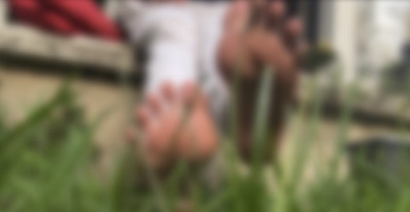 Nettoies mes pieds dans le jardin !