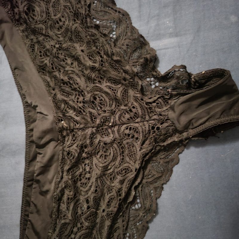 Tanga noir dentelle sexy