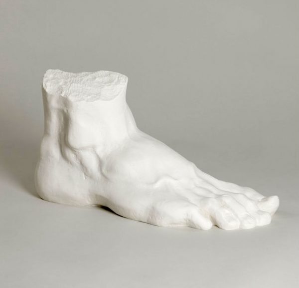 Moulage de pied en plâtre