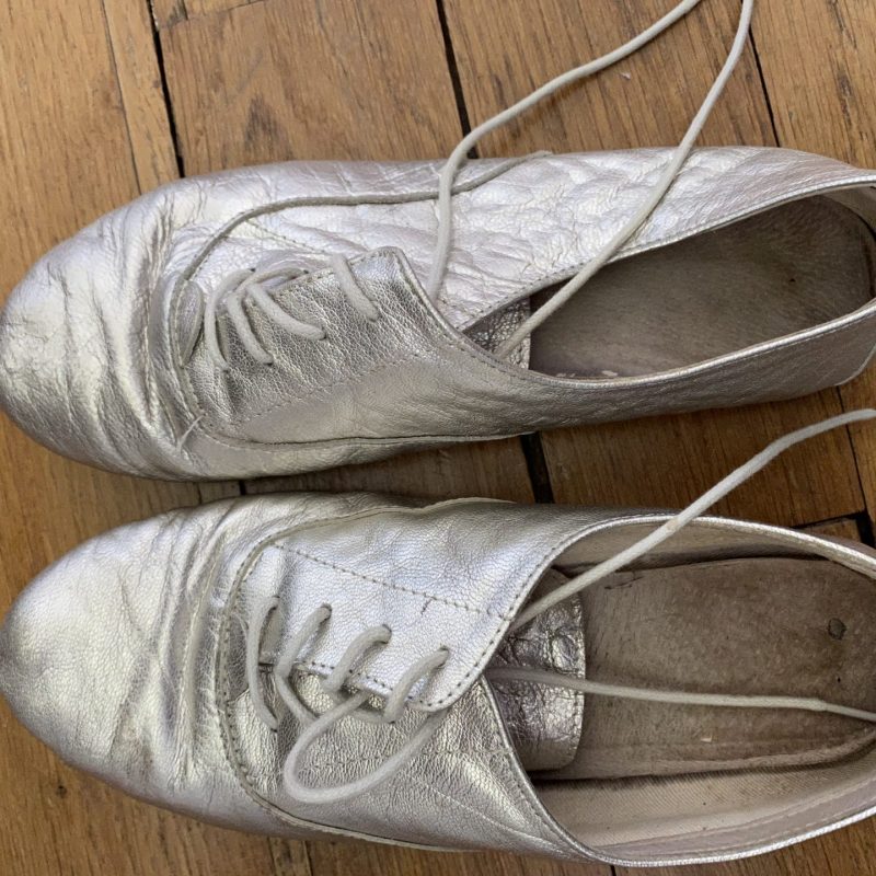 Chaussures usées pour amateurs – Image 3