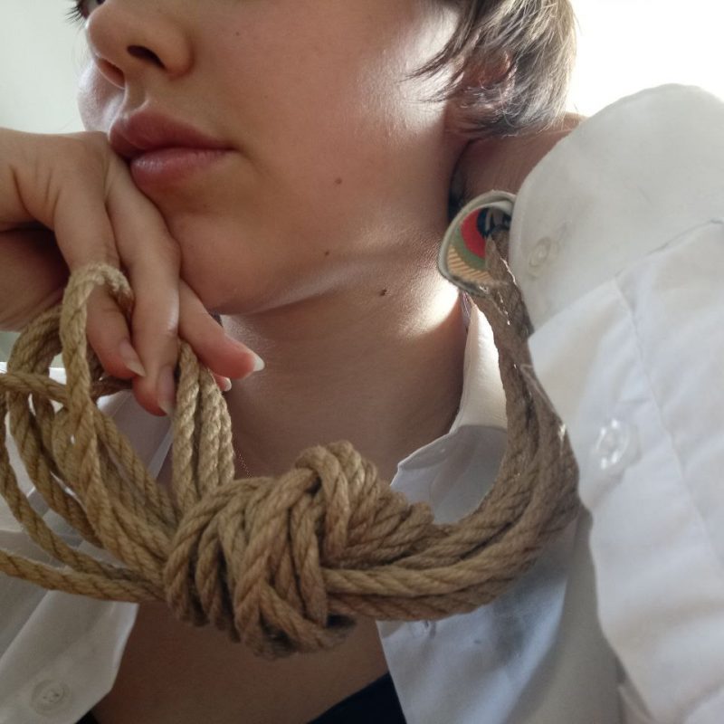Une corde de shibari