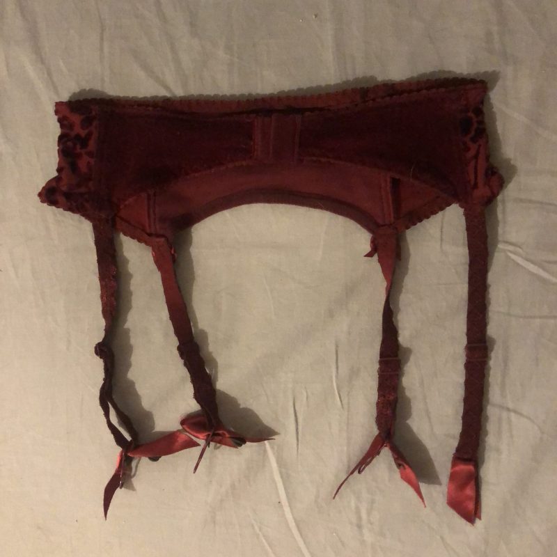 Porte jarretelles rouge – Image 3