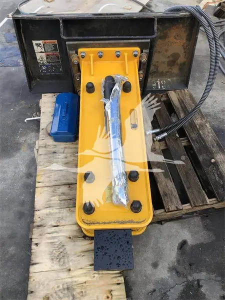 2025 Hammer/Breaker - Hydraulic HMB MODEL 700 CA03162020CL