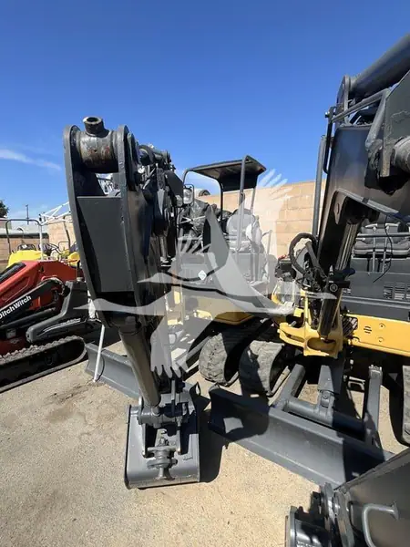2014 DEERE 27D CA03012025CL
