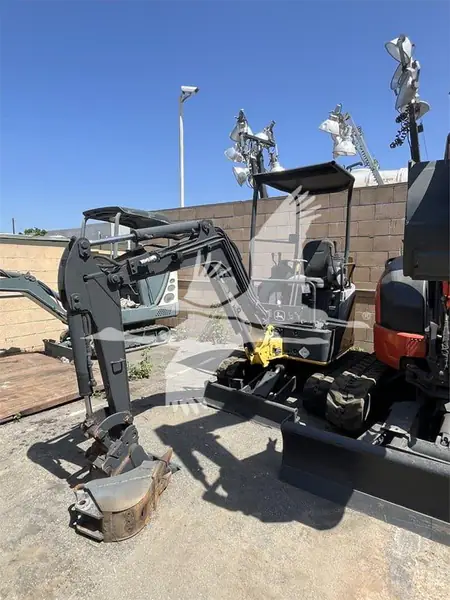 2010 DEERE 17D CA06282024CL