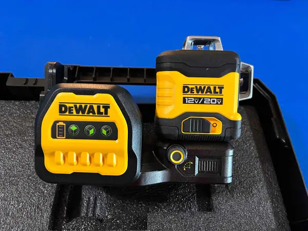 DeWalt 20v Max 3 x 360 Green Beam Line Laser
