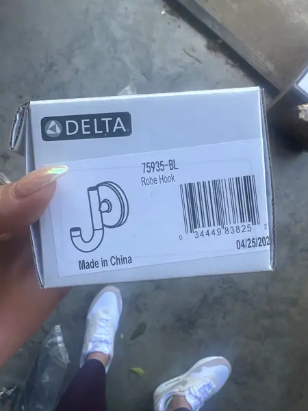 Delta bathroom done hook- champagne bronze and black in original packaging 