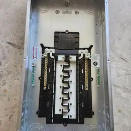 EATON 200 AMP, Power panel, with Missing cover. A BR panel