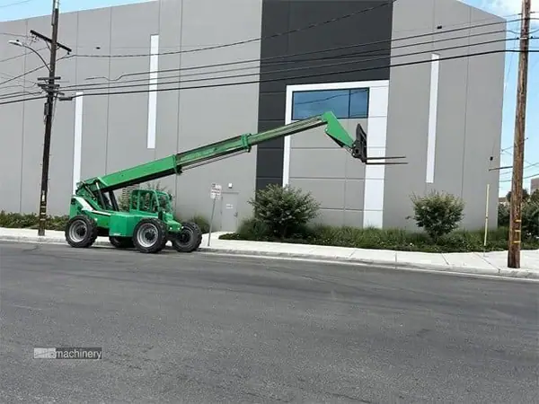 2013 SKY TRAK 8042