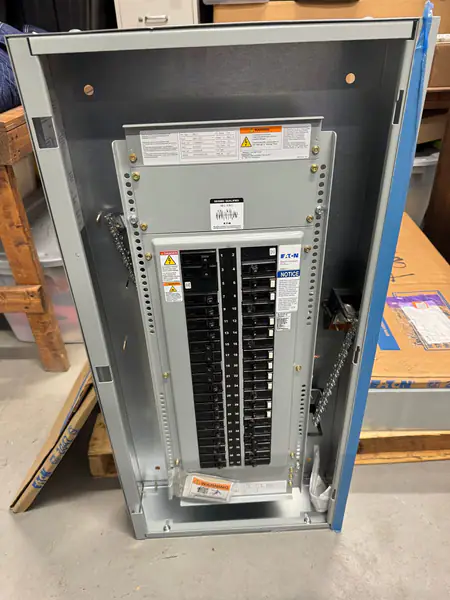 225amp  208/120v 3ph 4w Eaton panelboard 