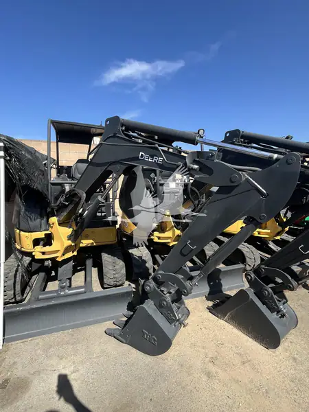 2014 DEERE 27D CA03012025CL