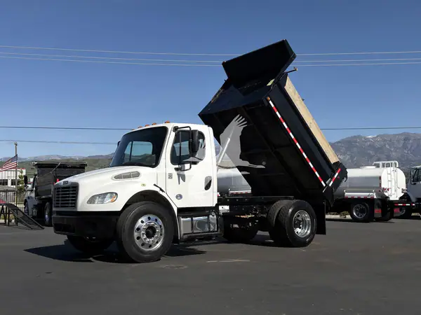 2017 FREIGHTLINER BUSINESS CLASS M2 106 CA02182026CL