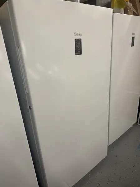 Midea Digital Control Convertible 21.1-cu ft Garage Ready Frost-free Upright Freezer ( White ) ENERGY